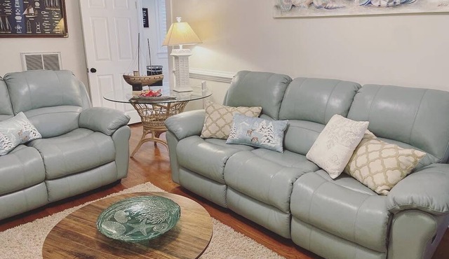 The Deadrise Inn, Sleeps12, Spacious, Newly Renovated in Deltaville