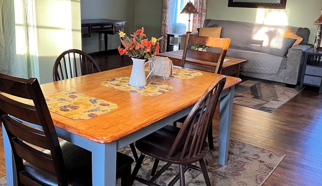 Riverview Retreat II, Charming 2 BR apartment with WiFi in Chapmanville, WV in Chapmanville