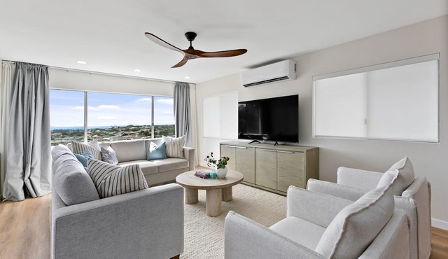 Honolulu Hillside Home - Ocean and Diamond Head Views