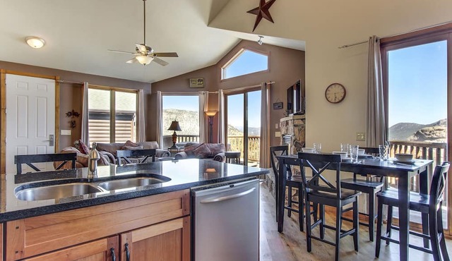 The Twin Owls 21A - 2 Br Condo with Private Hot Tub - Lake and Mountain Views in Estes Park
