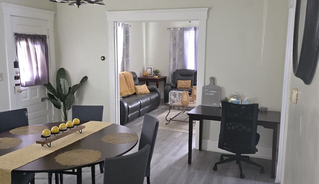 super cozy 4-bedroom house in Lorain newly remodeled close to lake. in Lorain