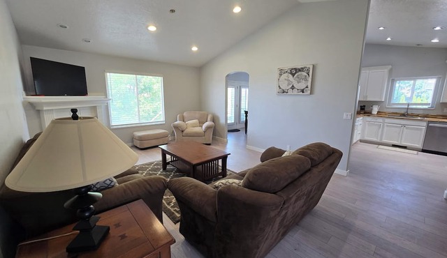 5 Bed, 3 Bath Spacious Home in Hyde Park