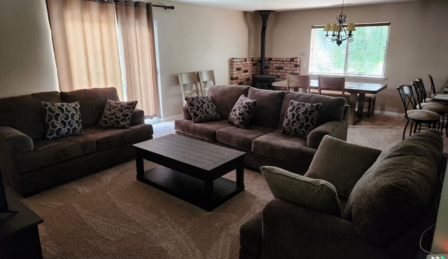 Charming and spacious 3-bedroom vacation home in delightful Bishop in Bishop