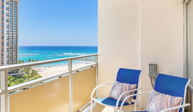 Stunning Ocean & Fireworks Lagoon View From Condo at Ilikai w/Full Kitchen in Honolulu