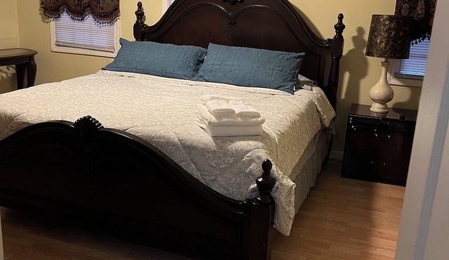 #03 Downtown double couple retreat with king beds. in Lorain
