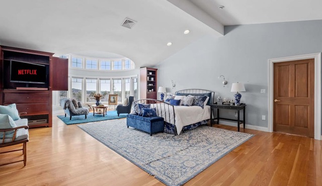 Meadow View Manor | 17,000sqft w/Olympic Pool in Barrington