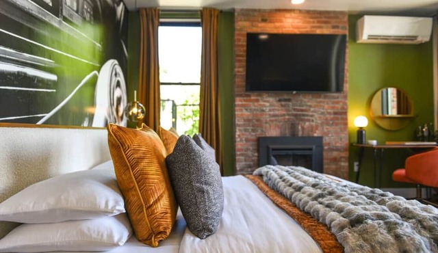 Grandview Studio | Skyline Views | Private Parking in Pittsburgh