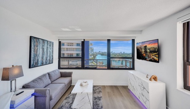 Luxury Ocean View Condo/Beach Service/1521 in Miami Beach
