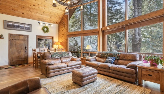 Beartooth Lodge w/Hot Tub & Stuart Falls Views in Sundance