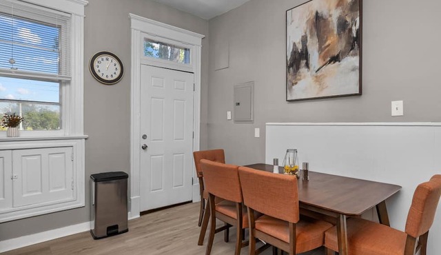 TOP RATED! FANTASTIC LOCATION! 3 bedroom near WASHU, LOOP, Pageant, Forest Park in St. Louis