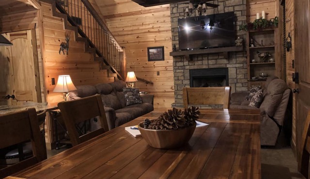 Rowdy Beaver Cabin~Fishing~Pool Table~Horseshoes~XBox~Hot Tub~Gas Grill~Fire pit in Broken Bow