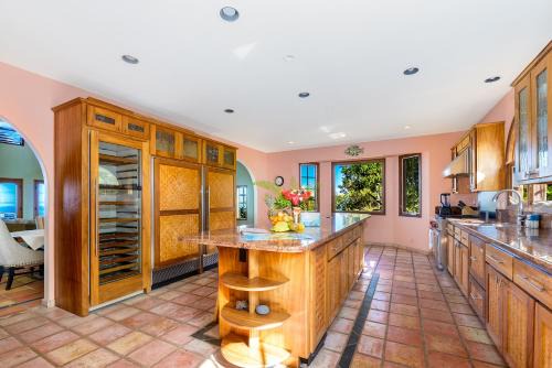 Kona Oceanview Villa for Groups Pool & Hot Tub in Captain Cook