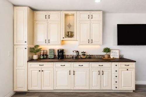 Zion Luxury Retreat Garden Suite & Pool in Colorado City