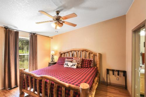 The Ponderosa Scenic Forest Views Fire Pit BBQ Pet-Friendly Now with Wi-Fi in Parks
