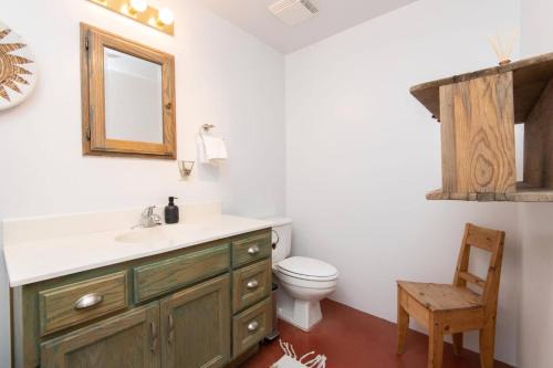 Desert Lily - Room 3 with shared pool access in Joshua Tree