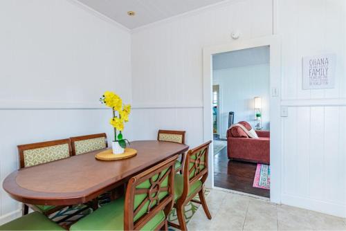 YOUR HILO HOMEBASE - Lovely 3 Bedroom in Heart of Hilo with AC!