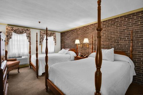 Lamies Inn & The Old Salt Tavern in Hampton