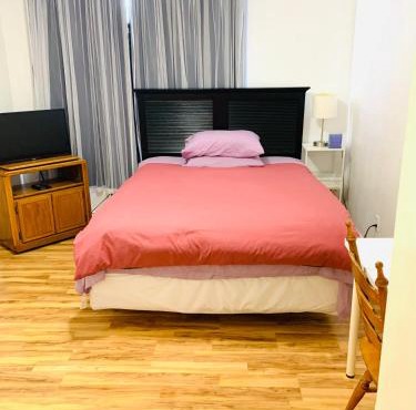 B2 A private room in Naperville downtown with desk and Wi-Fi near everything in Naperville