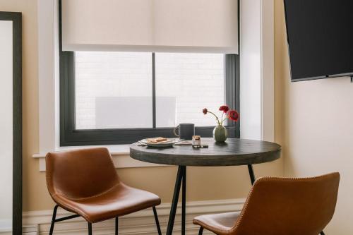 LIVN Millennium Park Downtown Chicago Prem Studio in Chicago