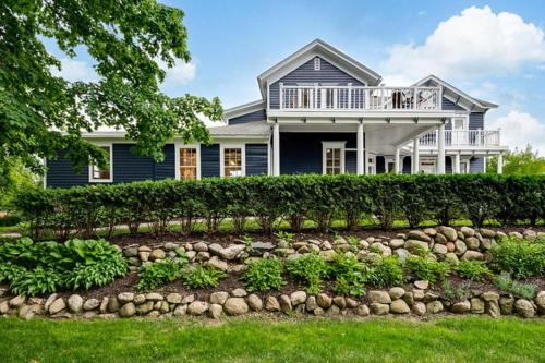 The Estate House in Excelsior