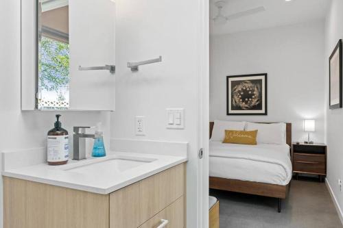 Modern 1-bedroom Apartment - 80 Walkscore! in Phoenix