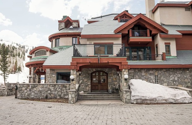 Powderhorn Lodge 