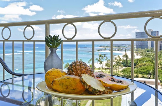 Beachfront Location with GREAT View! Washer/Dryer, Washlet, A/C, Wi-Fi!